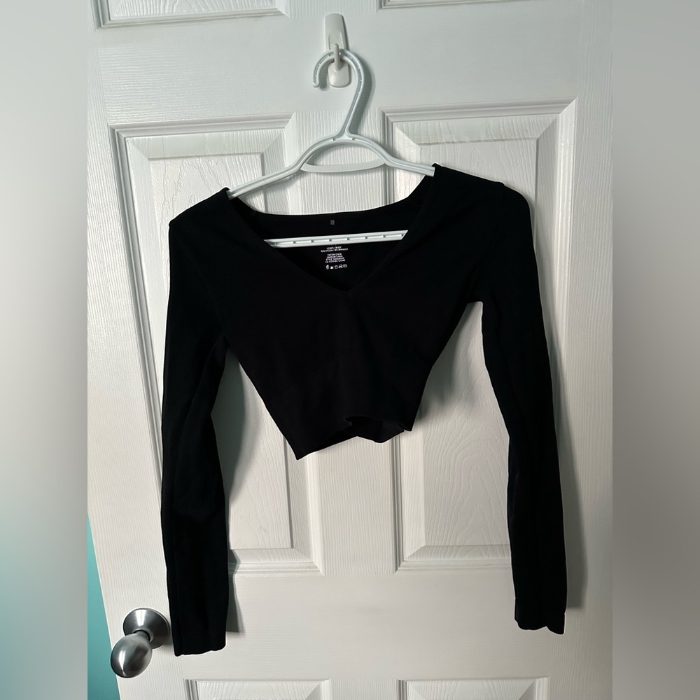 2 Dynamite Logan Long Sleeve Crop Tops Bundle